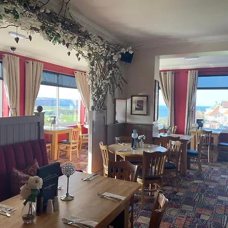 Мини-отель The White House Inn - Whitby 4*