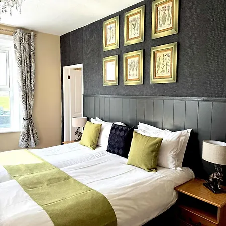 The White House Inn - Whitby Мини-отель
