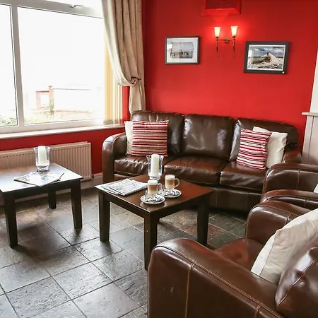 Мини-отель The White House Inn - Whitby Уитби