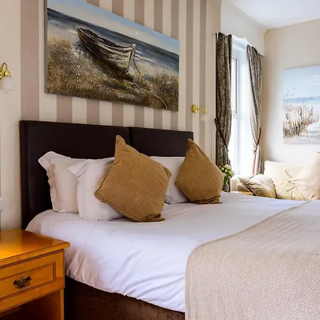 Мини-отель The White House Inn - Whitby Уитби
