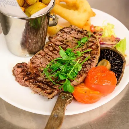 The White House Inn - Whitby Мини-отель 4*
