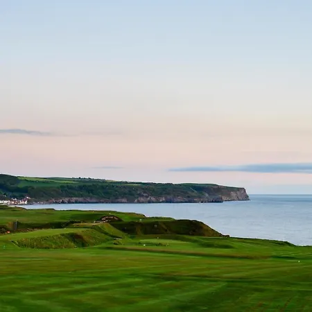 Мини-отель The White House Inn - Whitby 4*