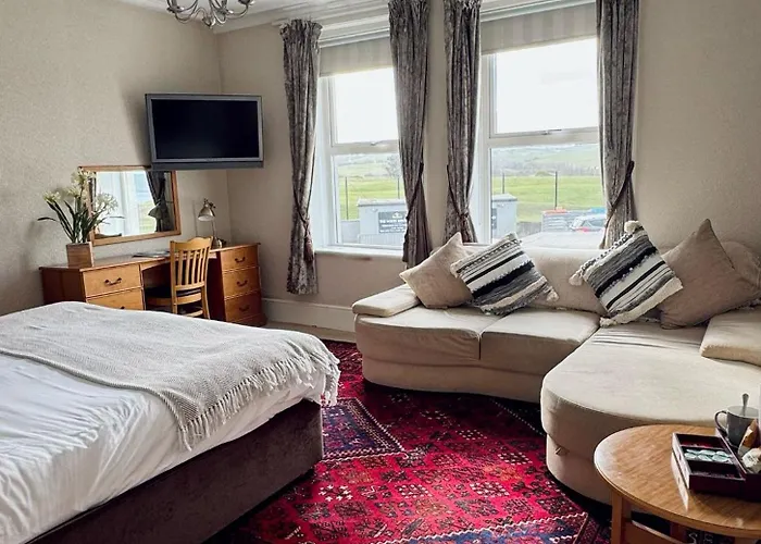 The White House Inn - Whitby Inn