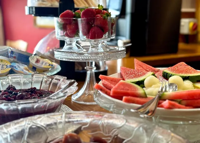 The White House Inn - Whitby Inn 4*