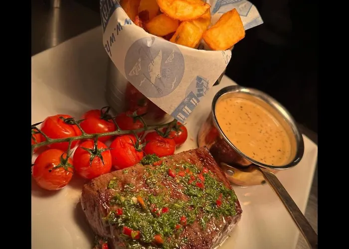 The White House Inn - Whitby Inn